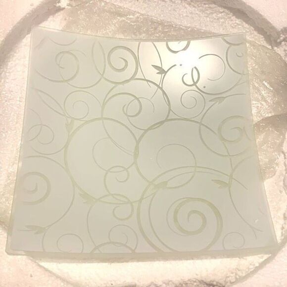 Set of 2 White Swirl Glass Flushmount Ceiling Lights – Square Fixtures - Picture 3 of 10